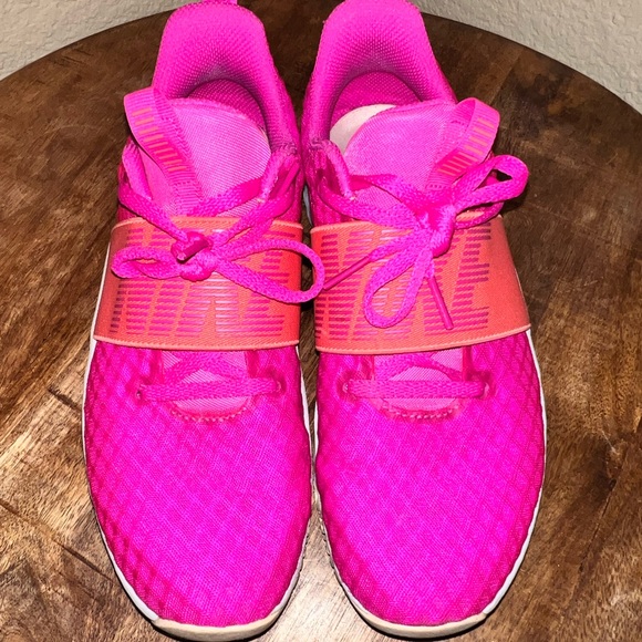 Gently Use Women’s Nike Tennis Shoe. - Picture 1 of 5